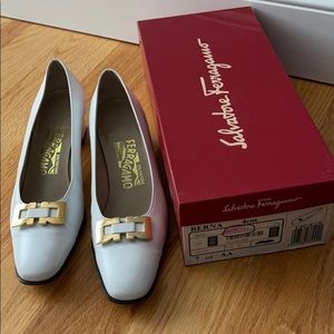 Salvatore Ferragamo Berna white 7.5 vintage pump